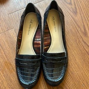 New w/out tags Anne Klein navy wedges